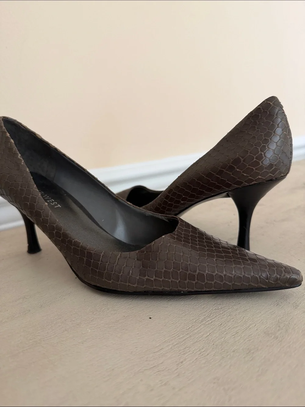 Nine West Gray Snakeskin-Textured Pointed Toe Pumps